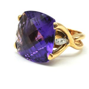 Rose gold ring with amethyst and brilliant cut diamonds